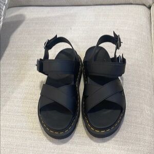 New Dr Martens Voss II sandals size 9 in black